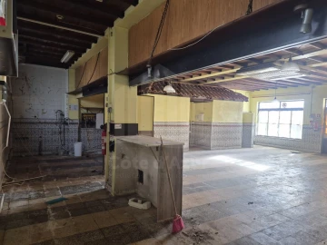 Loja para Venda em Gaio-Rosário e Sarilhos Pequenos