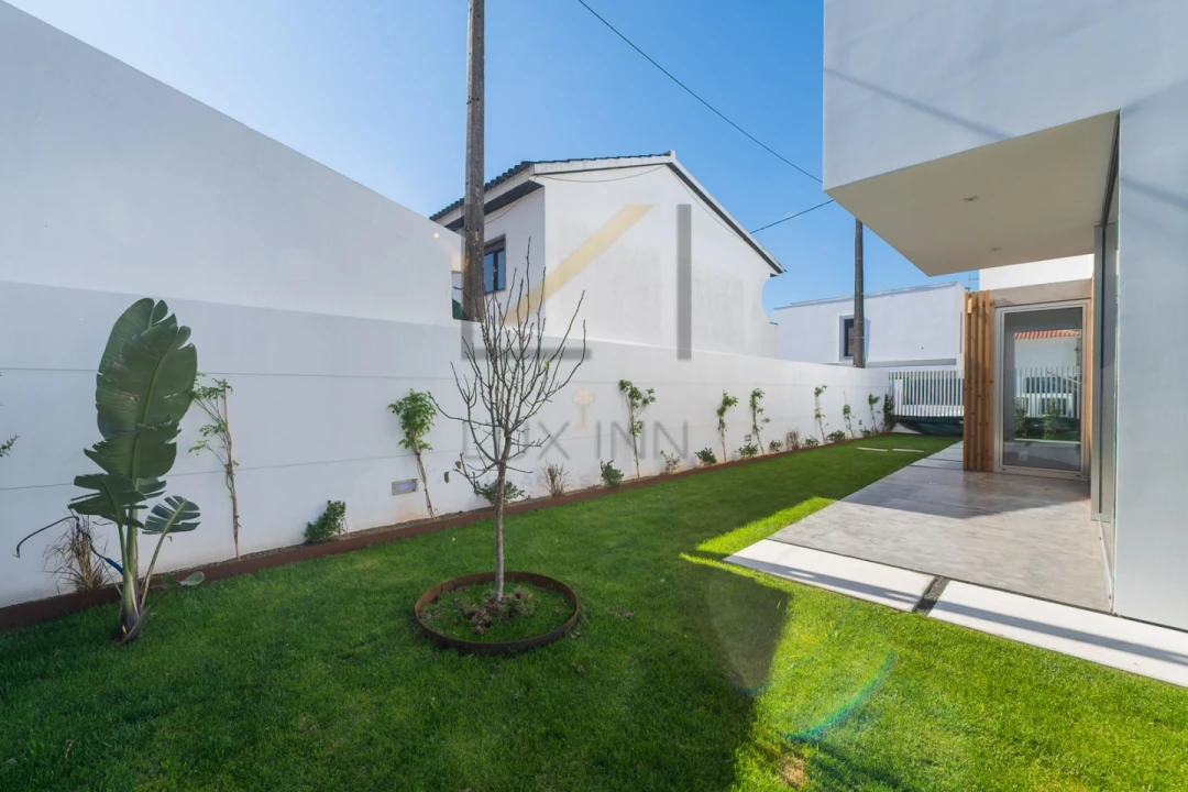 Moradia T4 para Venda em São Domingos de Rana Foto 25