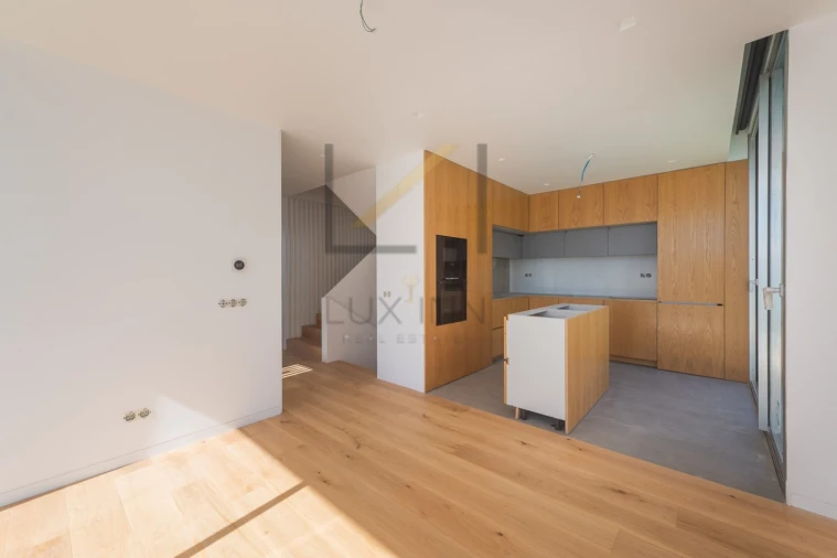 Moradia T4 para Venda em São Domingos de Rana Foto 15