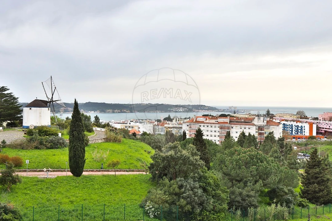 Apartamento T2 para Arrendamento em Ajuda Foto 4
