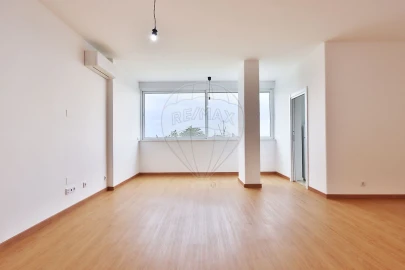 Apartamento T2 para Arrendamento em Ajuda