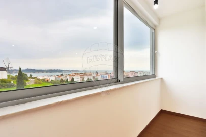 Apartamento T2 para Arrendamento em Ajuda