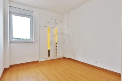 Apartamento T2 para Arrendamento em Ajuda
