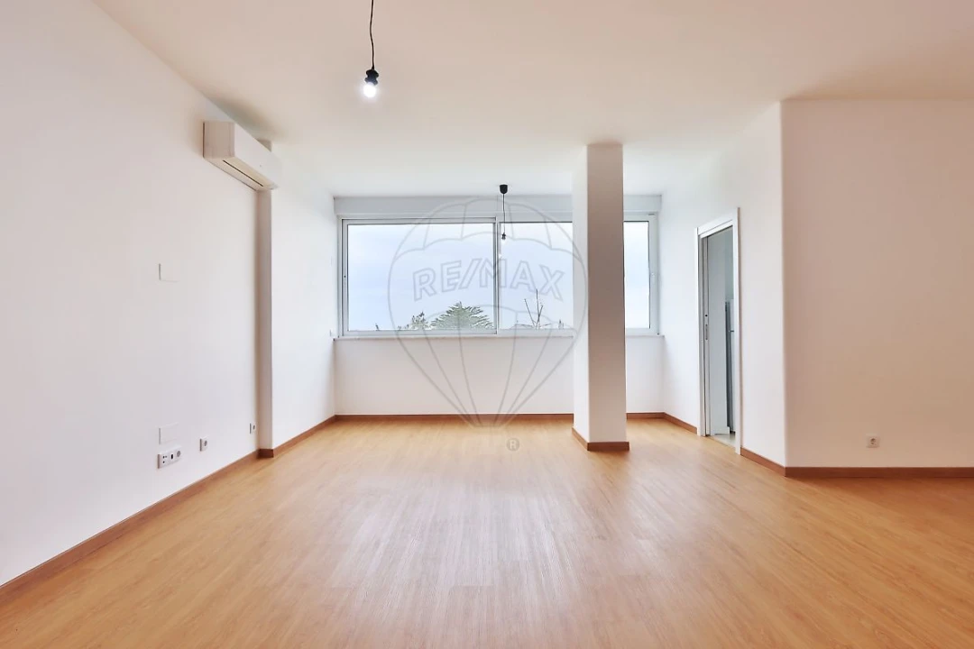 Apartamento T2 para Arrendamento em Ajuda Foto 1