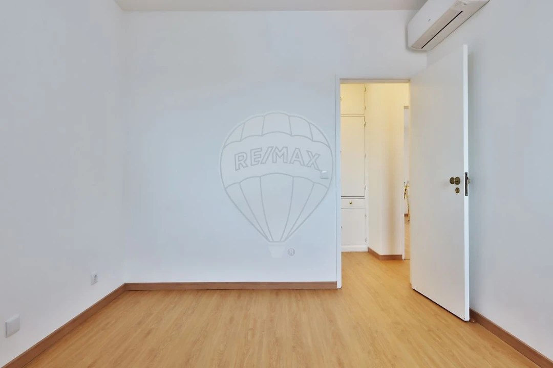 Apartamento T2 para Arrendamento em Ajuda Foto 18