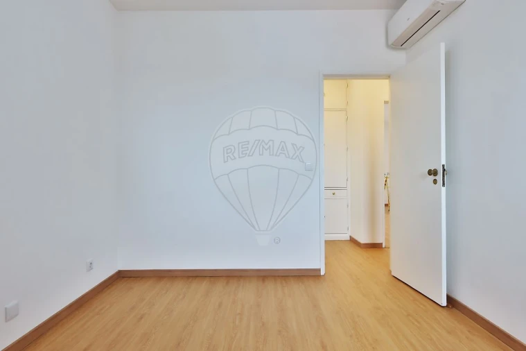 Apartamento T2 para Arrendamento em Ajuda Foto 18