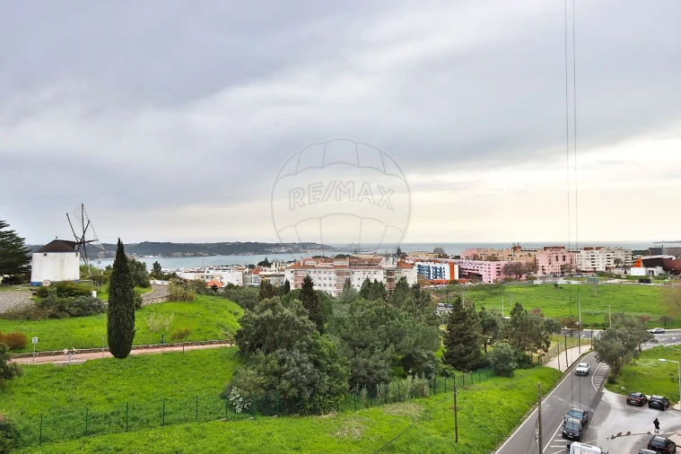 Apartamento T2 para Arrendamento em Ajuda Foto 2