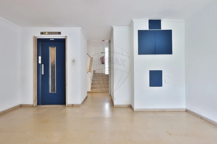 Apartamento T2 para Arrendamento em Ajuda Foto 22
