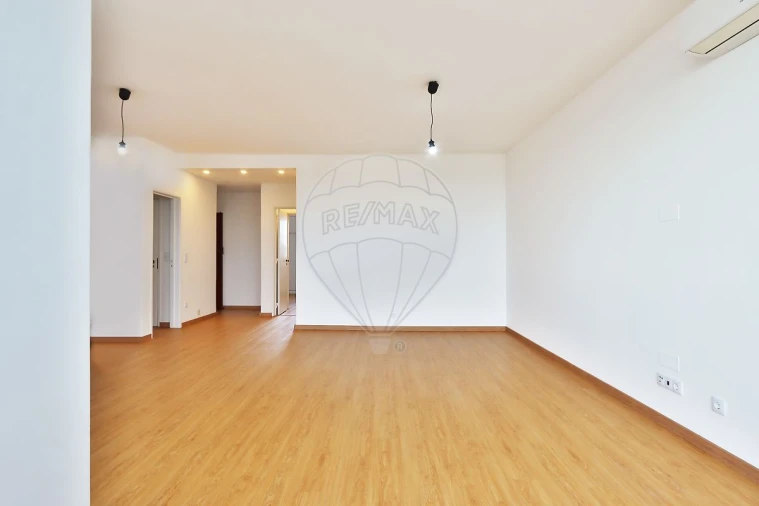 Apartamento T2 para Arrendamento em Ajuda Foto 6