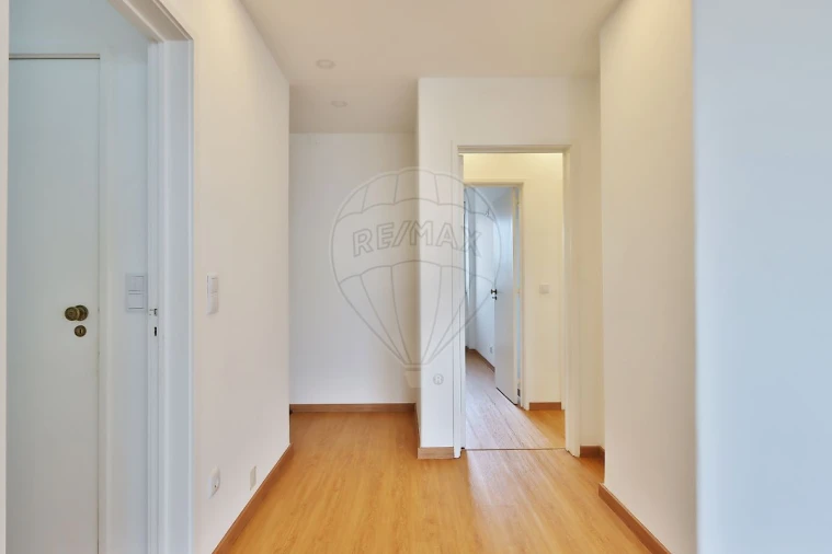 Apartamento T2 para Arrendamento em Ajuda Foto 12