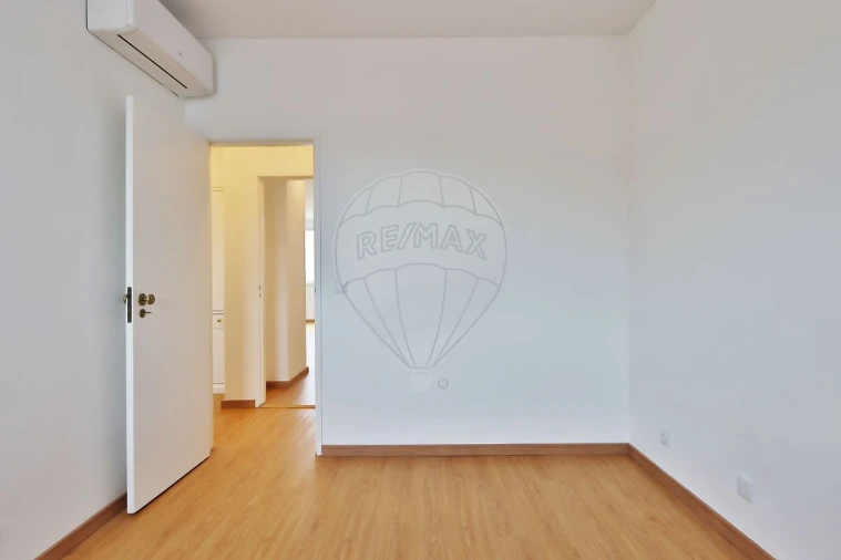 Apartamento T2 para Arrendamento em Ajuda Foto 15