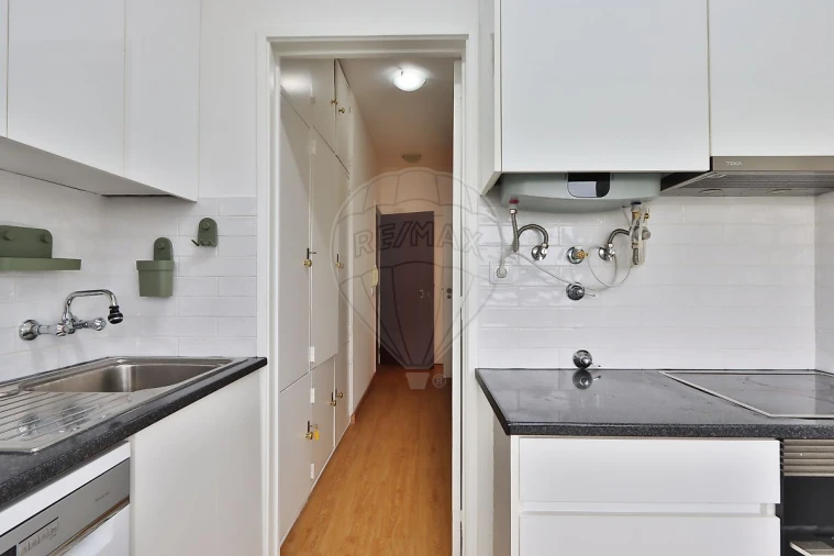 Apartamento T2 para Arrendamento em Ajuda Foto 9