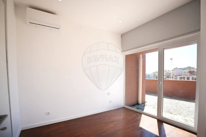 Apartamento T1 para Venda em Ajuda