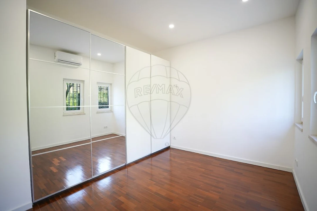 Apartamento T1 para Venda em Ajuda Foto 9