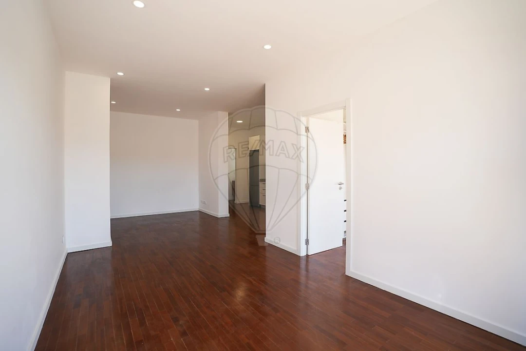 Apartamento T1 para Venda em Ajuda Foto 1
