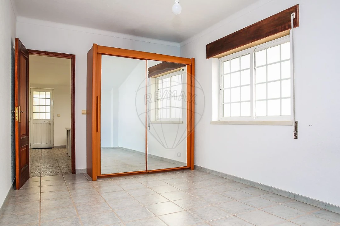 Moradia T5 para Venda em Santo Quintino Foto 22