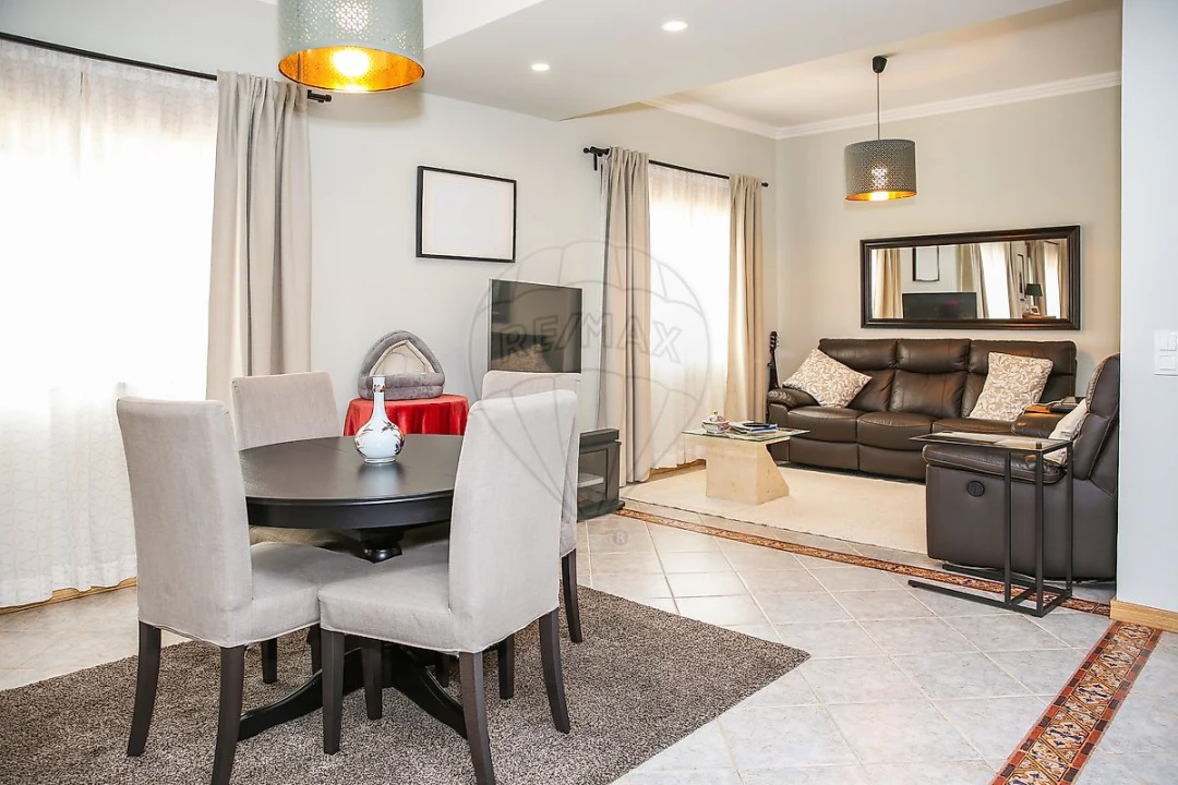 Moradia T5 para Venda em Santo Quintino Foto 4