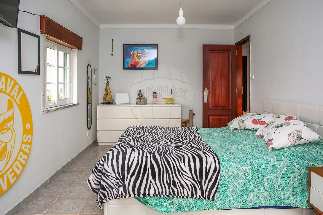 Moradia T5 para Venda em Santo Quintino Foto 15