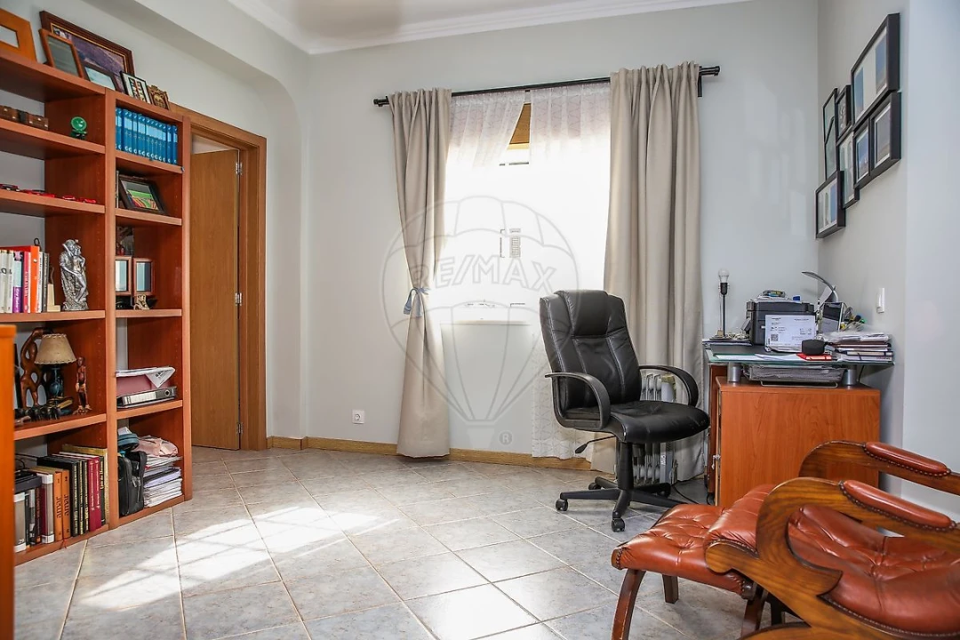 Moradia T5 para Venda em Santo Quintino Foto 7