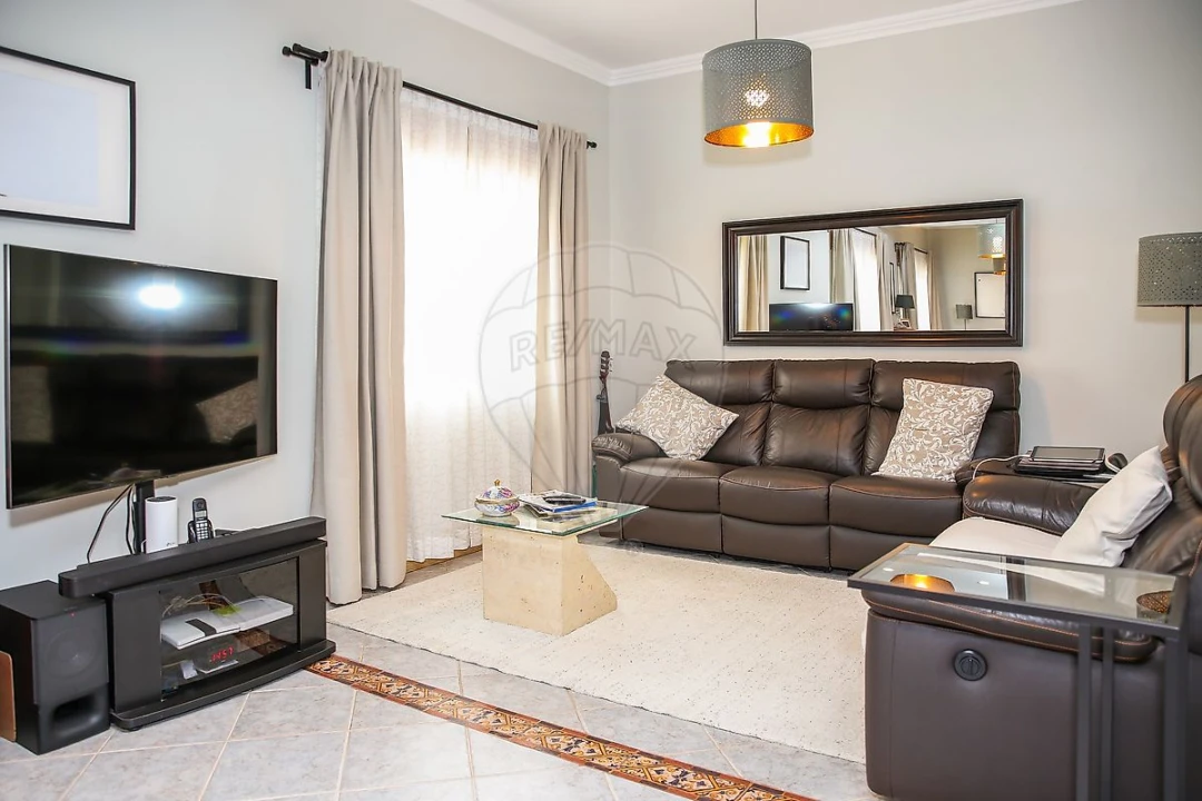 Moradia T5 para Venda em Santo Quintino Foto 5