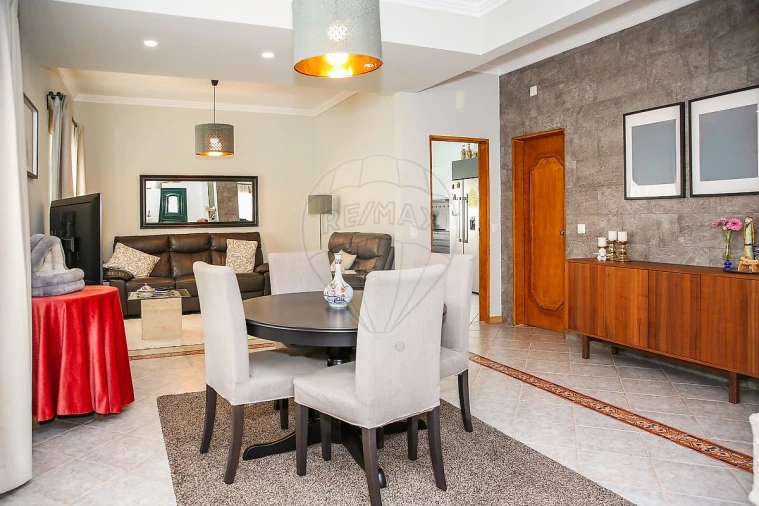 Moradia T5 para Venda em Santo Quintino Foto 8