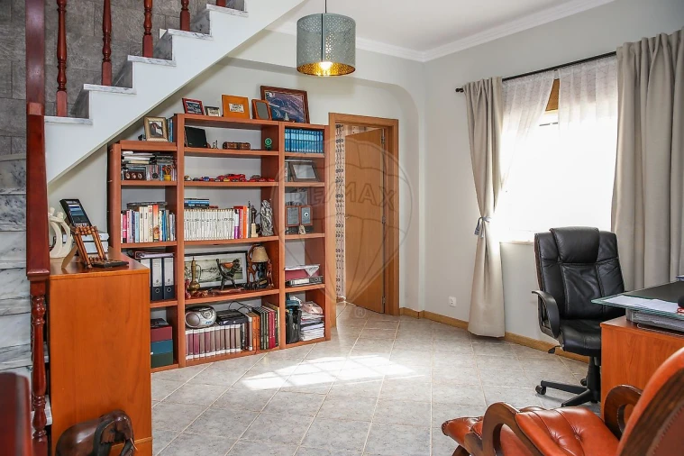 Moradia T5 para Venda em Santo Quintino Foto 6