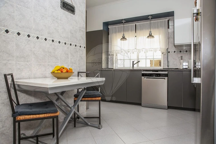 Moradia T5 para Venda em Santo Quintino Foto 10