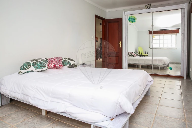 Moradia T5 para Venda em Santo Quintino Foto 16