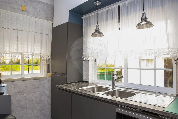 Moradia T5 para Venda em Santo Quintino Foto 13