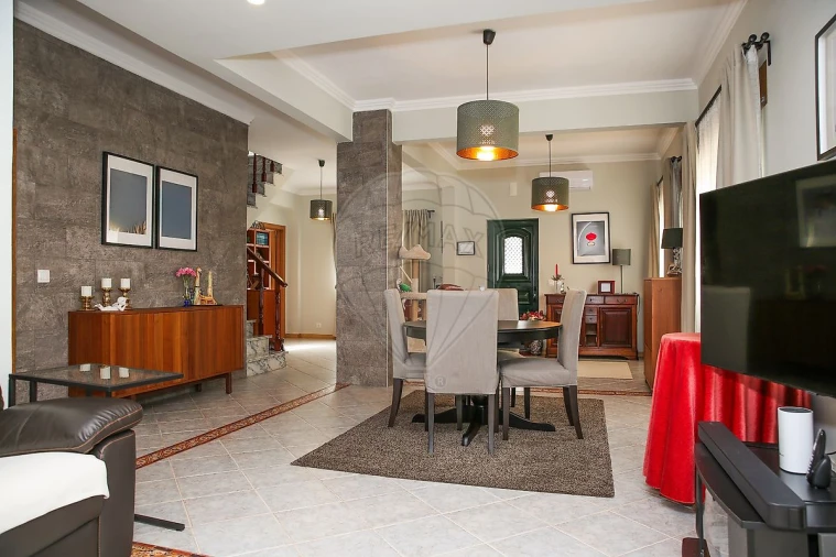 Moradia T5 para Venda em Santo Quintino Foto 2