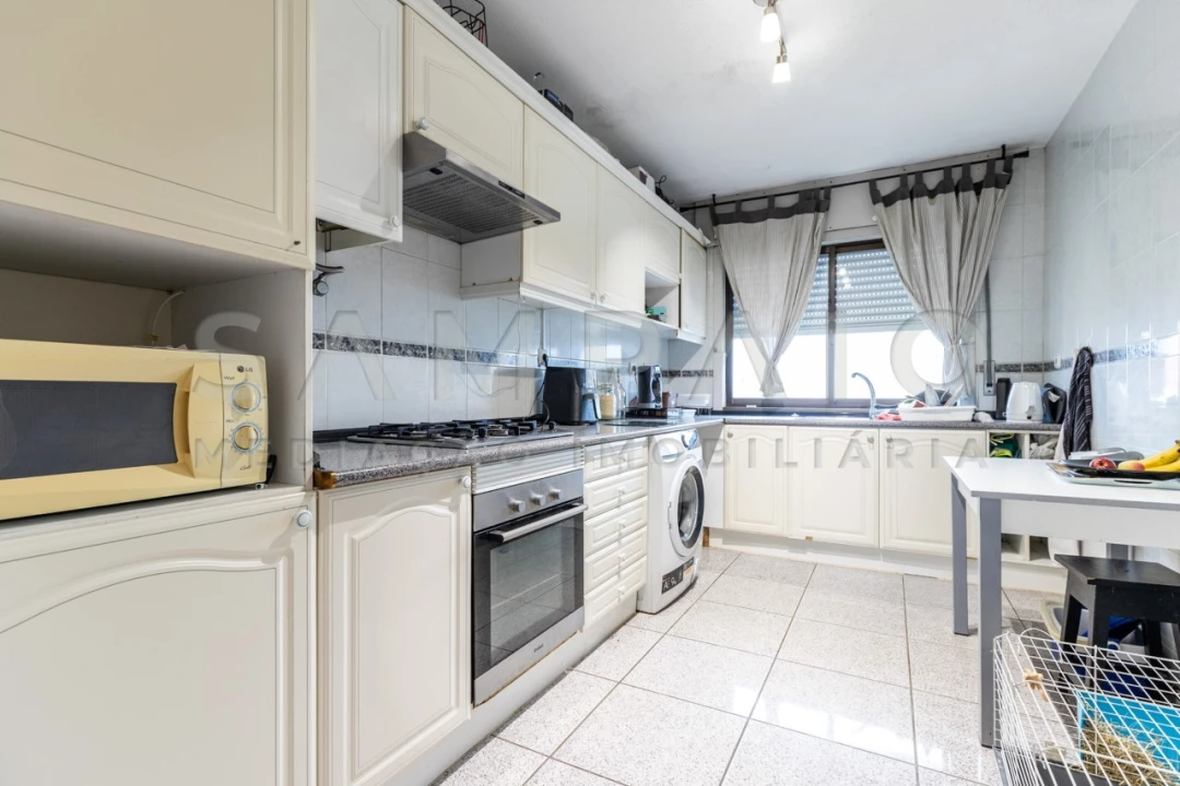 Apartamento T2 para Venda em Corroios Foto 6