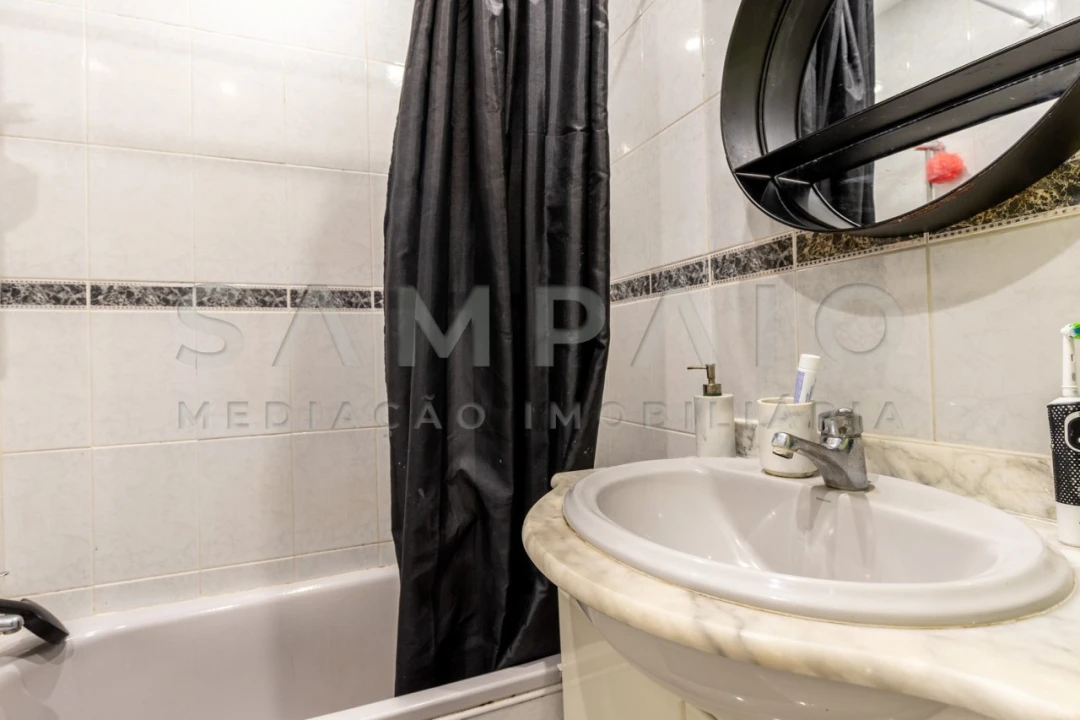 Apartamento T2 para Venda em Corroios Foto 15