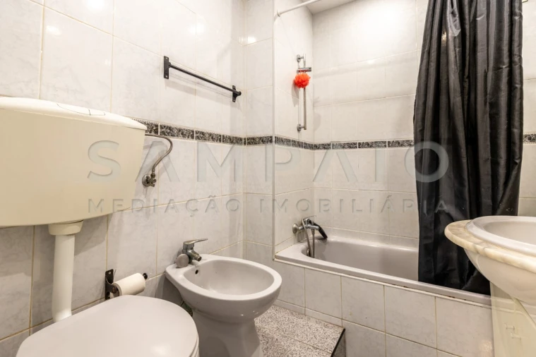 Apartamento T2 para Venda em Corroios Foto 13