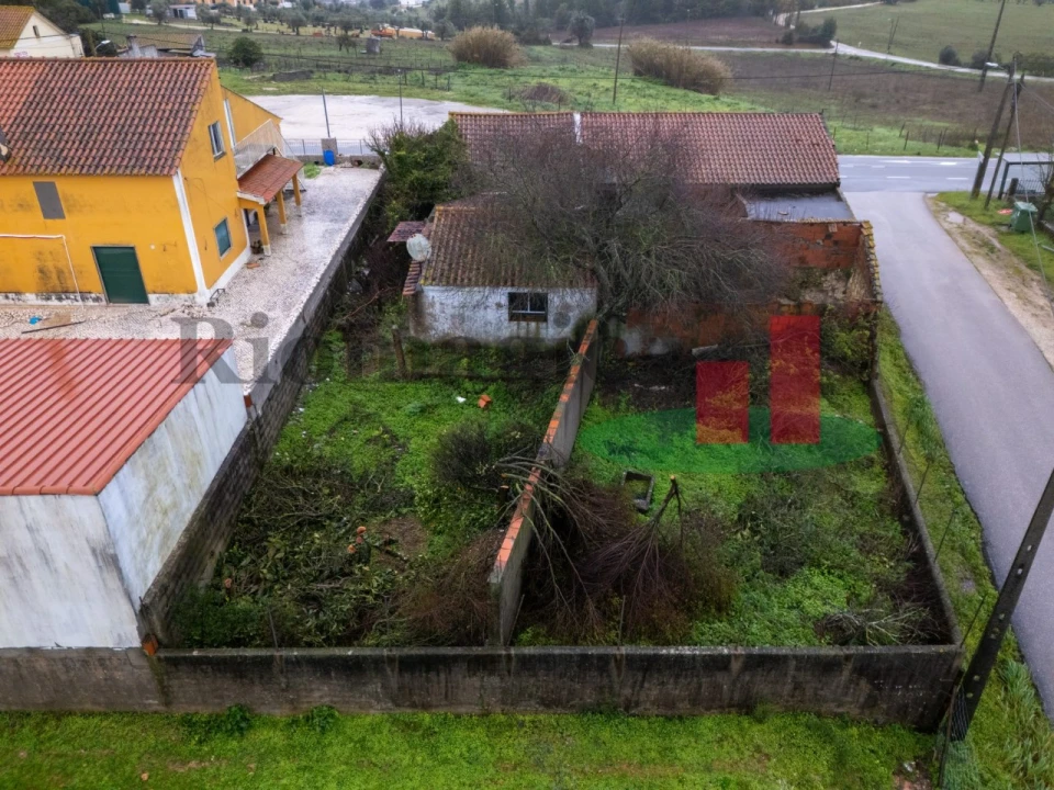 Moradia T2 para Venda em Azoia de Cima e Tremês Foto 2