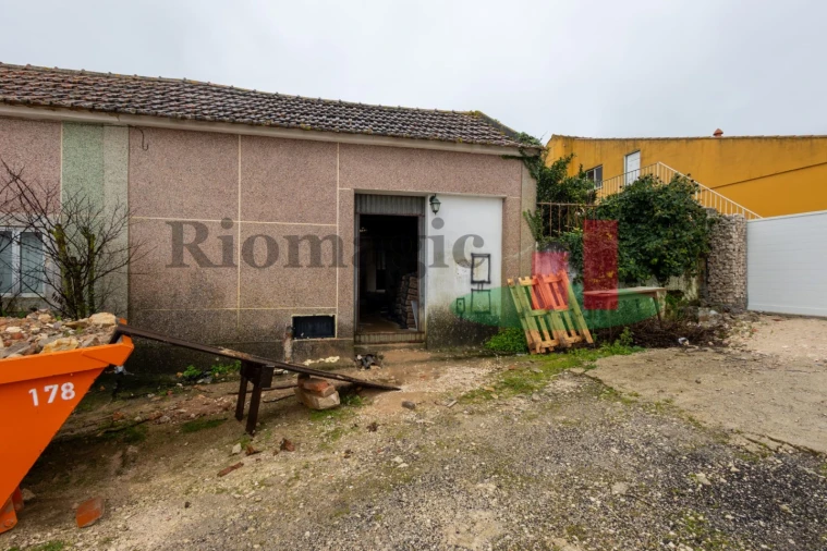 Moradia T2 para Venda em Azoia de Cima e Tremês Foto 1