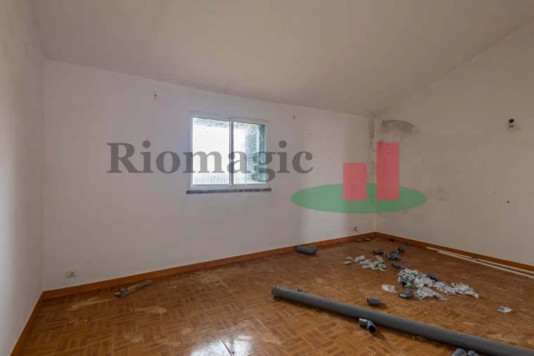 Moradia T2 para Venda em Azoia de Cima e Tremês Foto 5