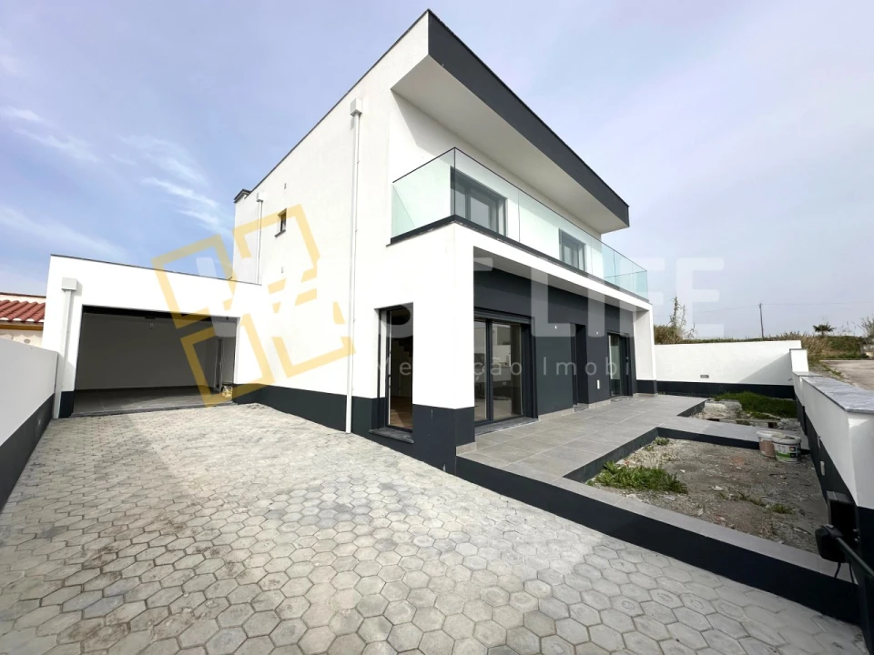 Moradia T4 para Venda em Santa Barbara Foto 1