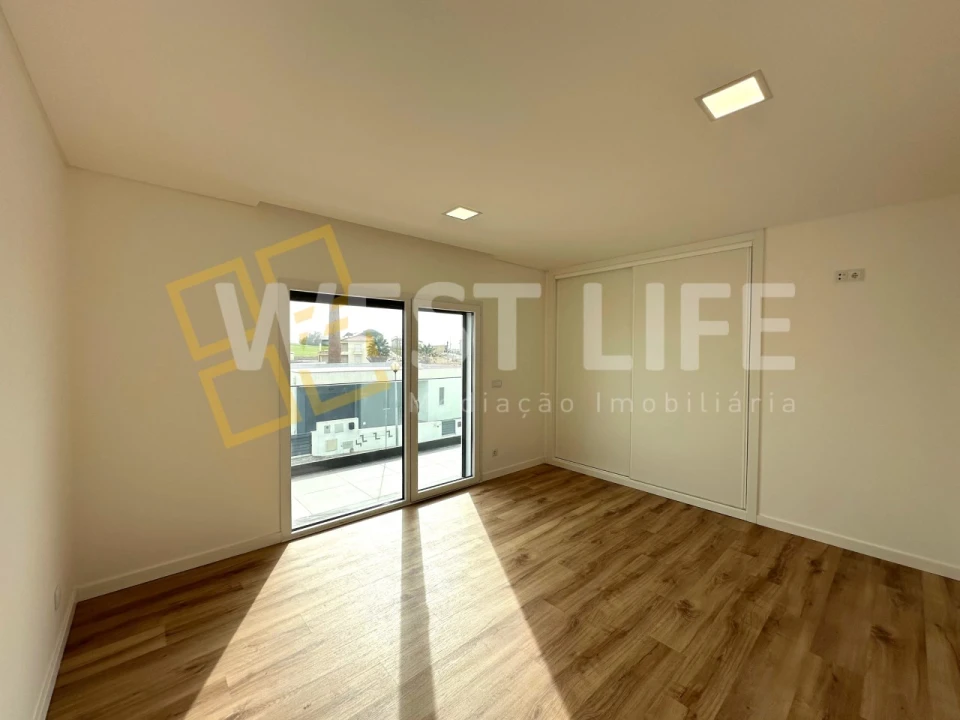 Moradia T4 para Venda em Santa Barbara Foto 16