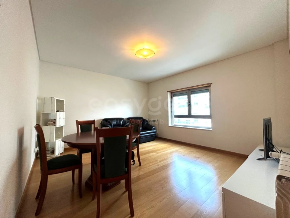 Apartamento T2 para Arrendamento em Alvalade Foto 2