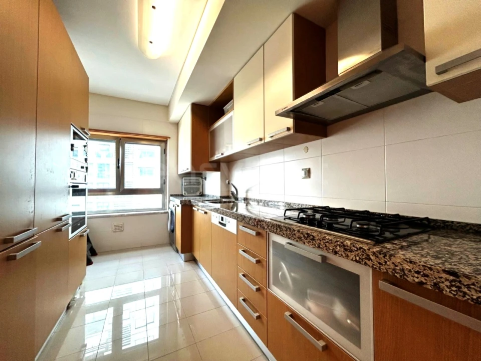 Apartamento T2 para Arrendamento em Alvalade Foto 6