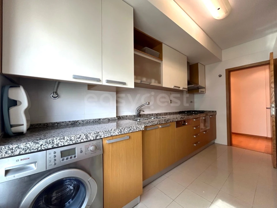 Apartamento T2 para Arrendamento em Alvalade Foto 8