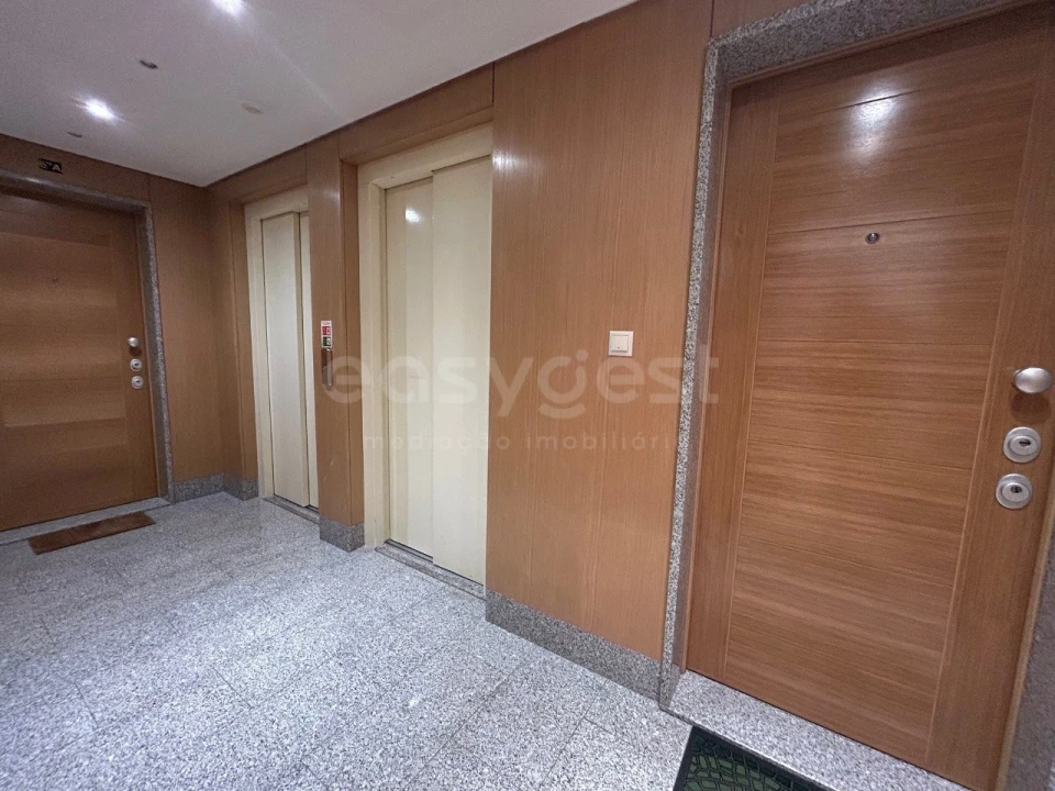 Apartamento T2 para Arrendamento em Alvalade Foto 23