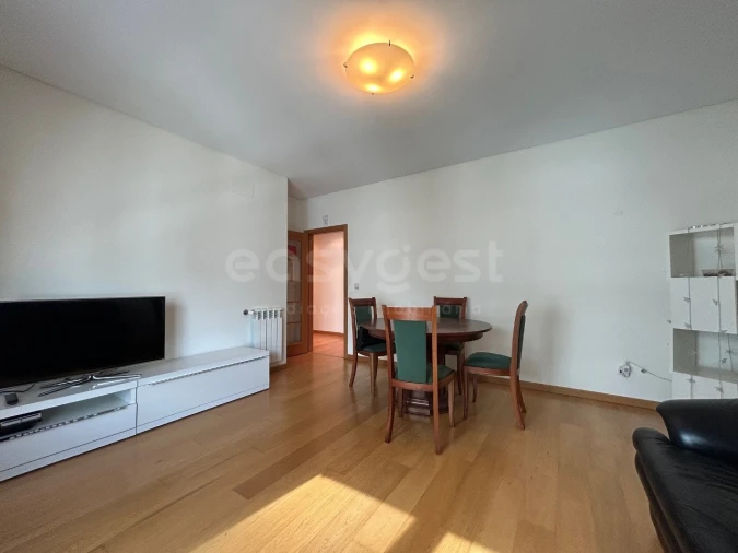 Apartamento T2 para Arrendamento em Alvalade Foto 1