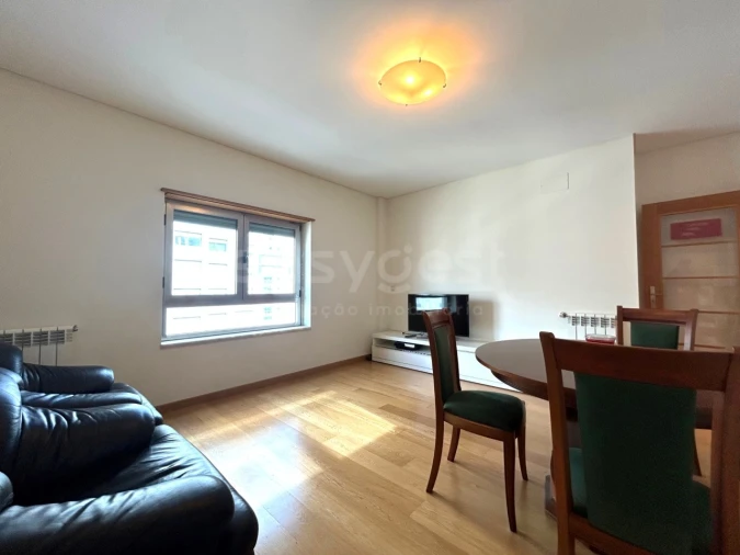 Apartamento T2 para Arrendamento em Alvalade Foto 3