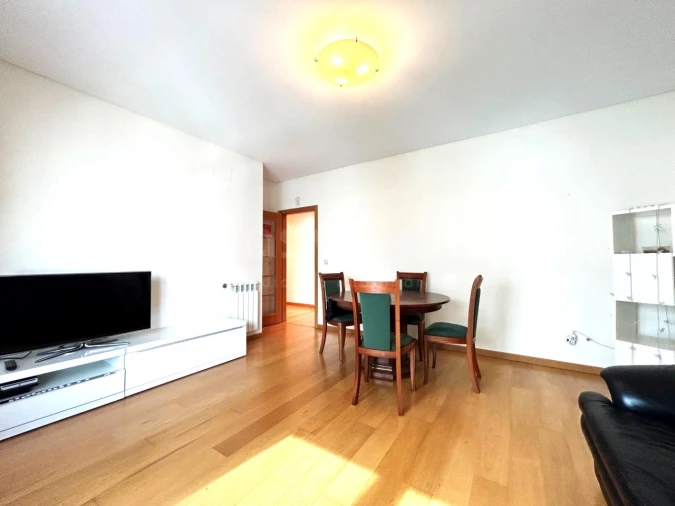 Apartamento T2 para Arrendamento em Alvalade Foto 5