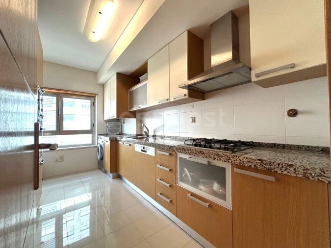 Apartamento T2 para Arrendamento em Alvalade Foto 7