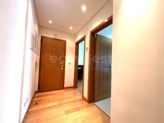 Apartamento T2 para Arrendamento em Alvalade Foto 9