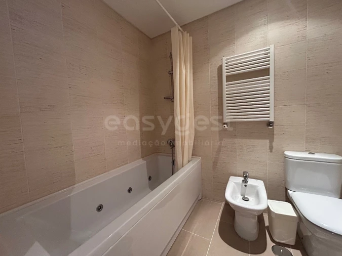 Apartamento T2 para Arrendamento em Alvalade Foto 19