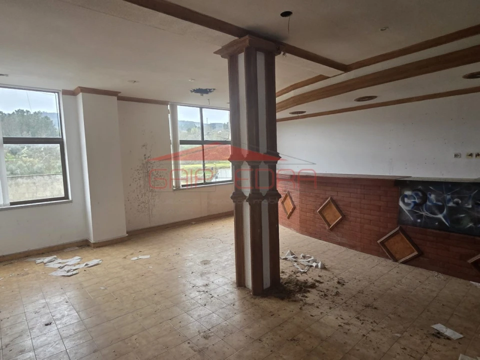 Moradia T4 para Venda em Ferro Foto 23