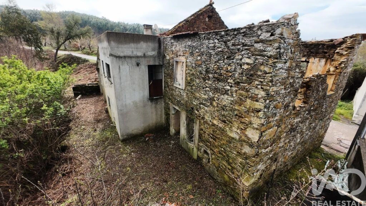 Moradia T4 para Venda em Castanheira de Pêra e Coentral Foto 28